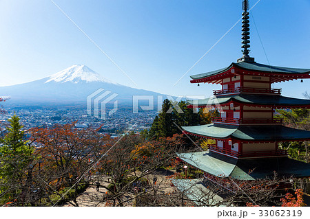 Mount Fuji and Chureito Pagoda Mount Fuji and Chureito Pagoda 33062319