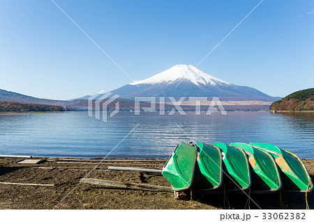 Mount Fuji and boat 33062382