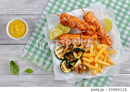 tasty chicken shish kebabs on skewers tasty chicken shish kebabs on skewers 33064110