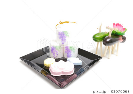 行事イメージ　　盆棚飾り　落雁と精霊馬 33070063