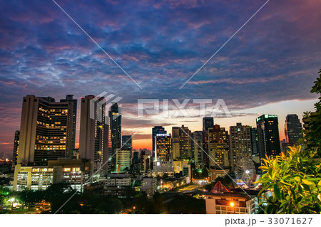 High view of Bencha siri park and building 33071627