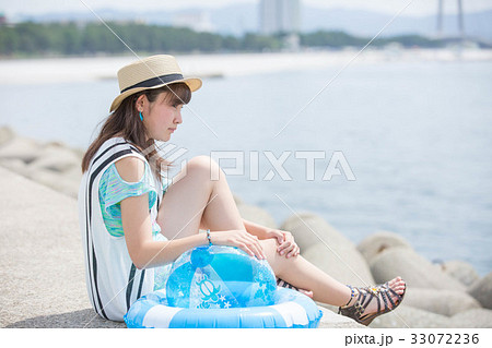 海と少女 33072236