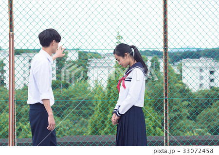 高校生の男女 33072458
