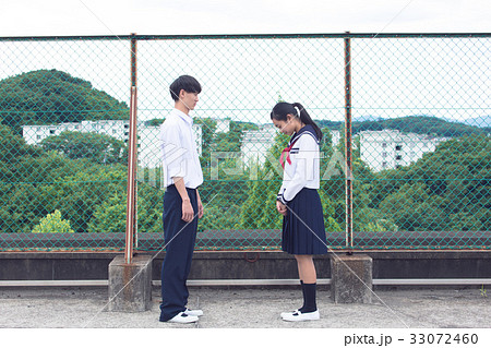 高校生の男女 高校生の男女 33072460