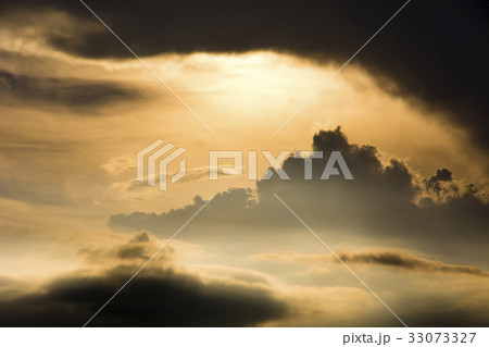 夏の夕陽　神秘的　幻想的 33073327