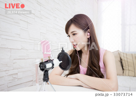 woman in Live woman in Live 33073714