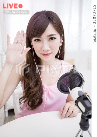 woman in Live woman in Live 33073715