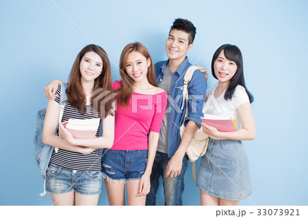 happy group student 33073921