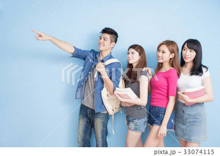 happy group student 33074115