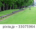 若い二人 33075964