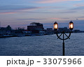 夕陽と街灯 33075966