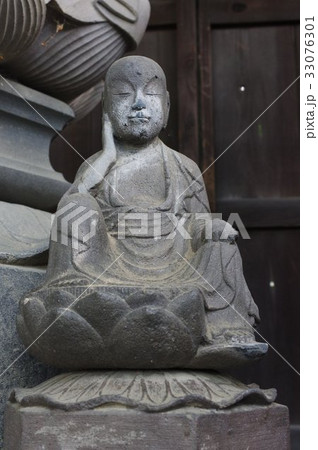 信州の文化財 名匠 守屋貞治の石仏 か羅陀山地蔵尊 本体正面(下諏訪町慈雲寺) 信州の文化財 名匠 守屋貞治の石仏 か羅陀山地蔵尊 本体正面(下諏訪町慈雲寺) 33076301
