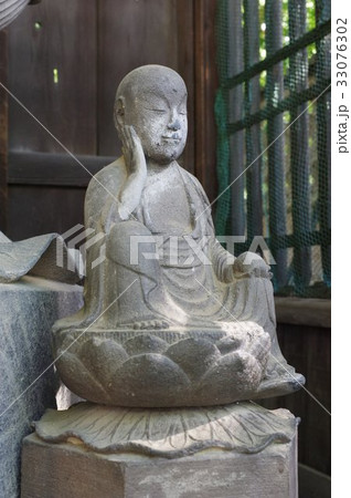 信州の文化財　名匠　守屋貞治の石仏　か羅陀山地蔵尊　本体右俯瞰（下諏訪町慈雲寺） 33076302