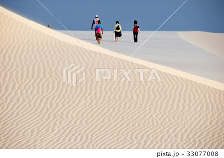 雨季にのみ現れる神秘の湖レンソイス 雨季にのみ現れる神秘の湖レンソイス 33077008