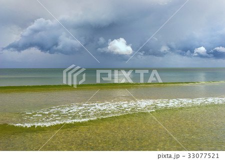 The horizon of the Baltic with clouds 33077521