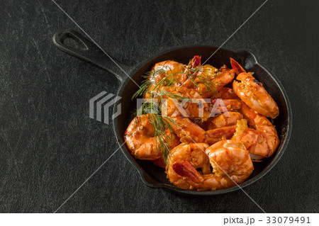 ガーリックシュリンプ　Hawaiian cuisine garlic shrimp 33079491