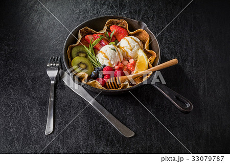 クレープ　Cake of typical crepe France 33079787