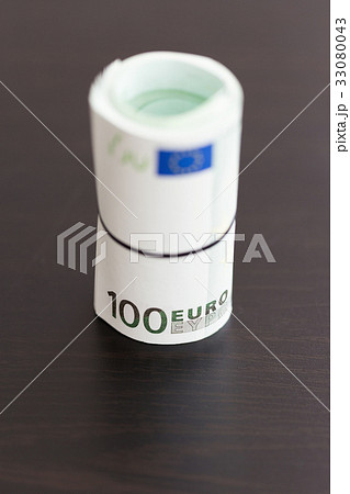 Roll of one hundred euro bills 33080043