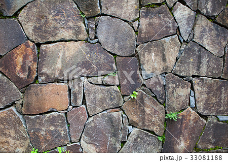 Old stone wall with leaves and moss Old stone wall with leaves and moss 33081188