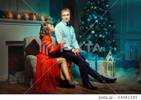 Man and woman look at each other's eyes. Man and woman look at each other's eyes. 33081385