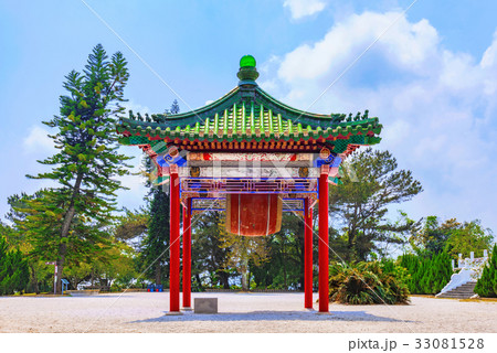 Traditional Chinese pavilion 33081528