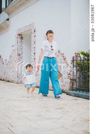 Parenting Parenting 33081967