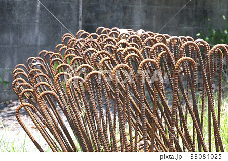 錆びた鉄筋 33084025