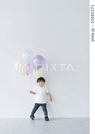 おかっぱの子ども　風船 33085271