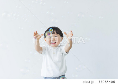 おかっぱの子ども シャボン玉 おかっぱの子ども シャボン玉 33085406