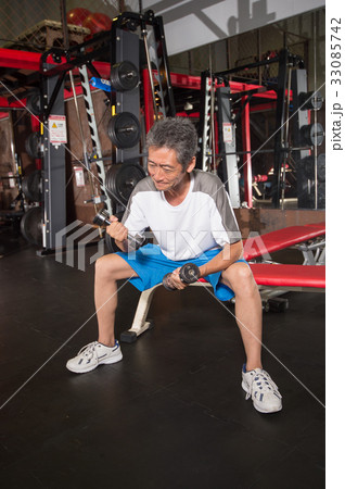 スポーツジム ナイスミドル トレーニング ライフスタイル GYM トレーニング 若々しい ウェア スポーツジム ナイスミドル トレーニング ライフスタイル GYM トレーニング 若々しい ウェア 33085742
