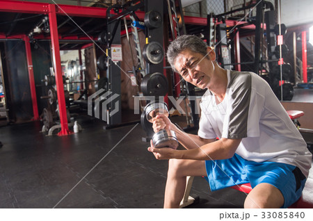 スポーツジム ナイスミドル トレーニング ライフスタイル GYM トレーニング 若々しい ウェア スポーツジム ナイスミドル トレーニング ライフスタイル GYM トレーニング 若々しい ウェア 33085840