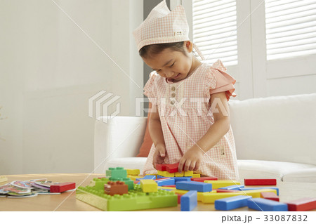 感情 リビングルーム 東洋人 33087832