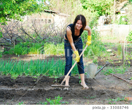 gardening 33088746