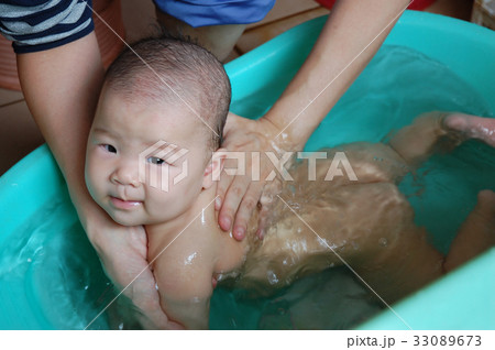 赤ちゃん ベビー 赤ん坊 33089673