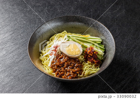 ジャージャー麺　zhajiangmian 33090032