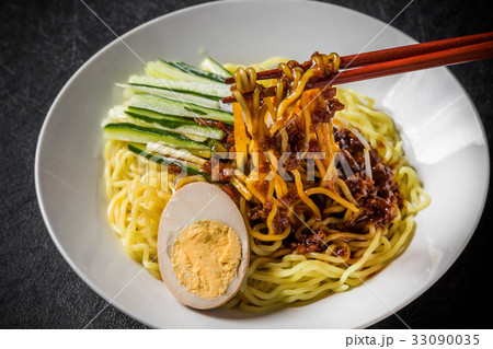 ジャージャー麺　zhajiangmian 33090035