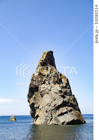 奇岩に岩百合 奇岩に岩百合 33090514