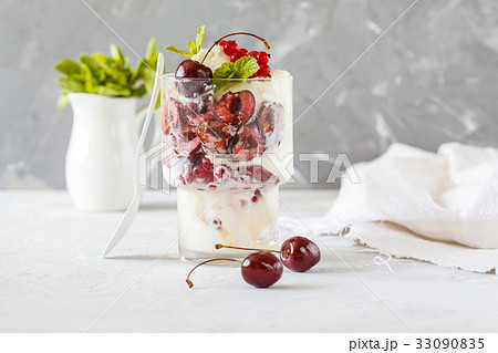 Homemade vanilla ice cream with berries Homemade vanilla ice cream with berries 33090835