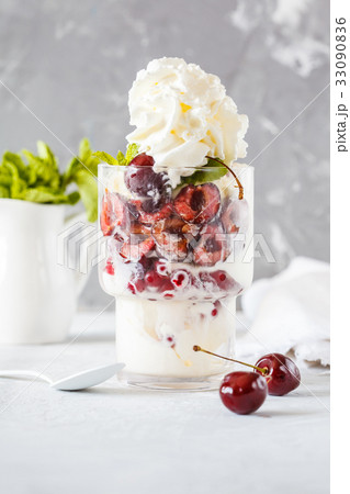Homemade vanilla ice cream with berries Homemade vanilla ice cream with berries 33090836