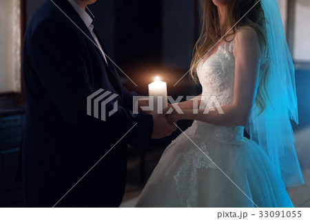 Newly married couple in hotel room, romance Newly married couple in hotel room, romance 33091055