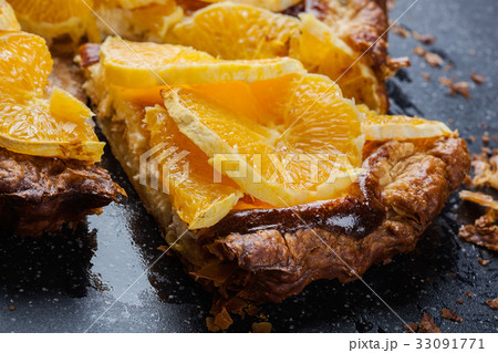Slice of tart with cheese and sliced orange 33091771