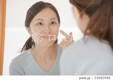 アンチエイジング　ミドル女性 33092098