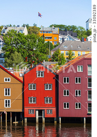 Famous colorful houses in Trondheim city, Norway. Famous colorful houses in Trondheim city, Norway. 33092389