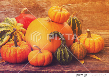 pumpkin on table 33093897