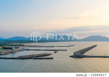 福岡県芦屋海水浴場と芦屋漁港 福岡県芦屋海水浴場と芦屋漁港 33094017