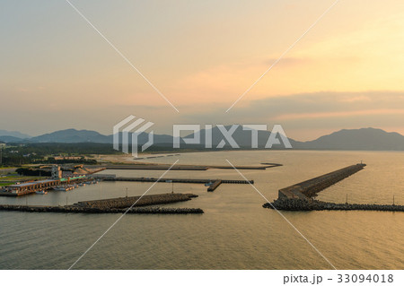 福岡県芦屋海水浴場と芦屋漁港 福岡県芦屋海水浴場と芦屋漁港 33094018