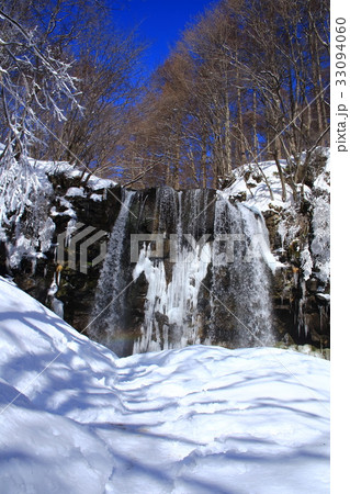 長野県菅平高原の唐沢の滝の冬 33094060