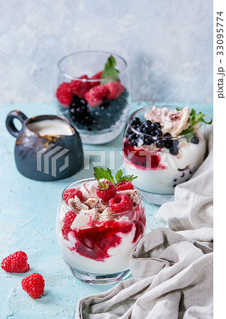 Summer dessert Eton Mess Summer dessert Eton Mess 33095774