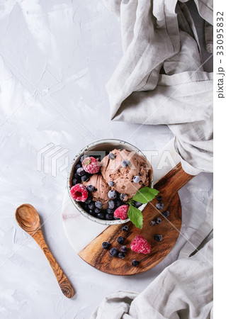 Homemade chocolate ice cream 33095832