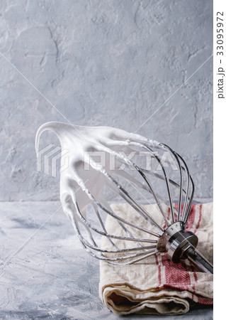 Process of cooking meringue Process of cooking meringue 33095972